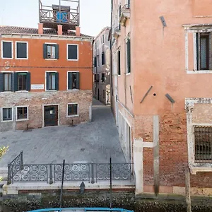 Apartment In San Marco With Canal View By Wonderful Italy