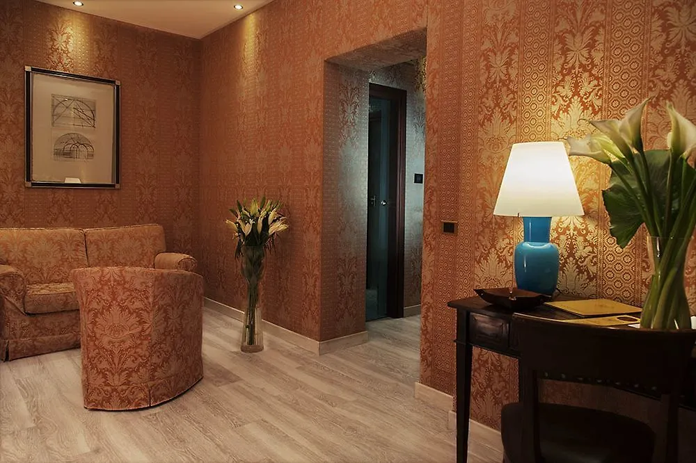 Hotel Pierre Milano  Милан